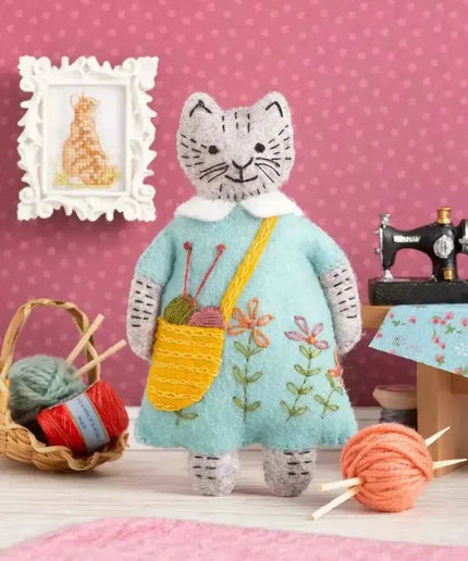 Mrs. Cat Loves Knitting Felt Craft Mini Kit